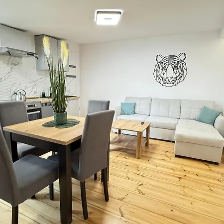 Jaracza By Dreamap Λοτζ